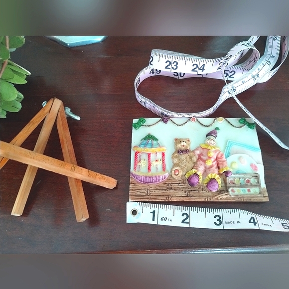 Table/Desk top Clown Portrait on Easel - Picture 9 of 13